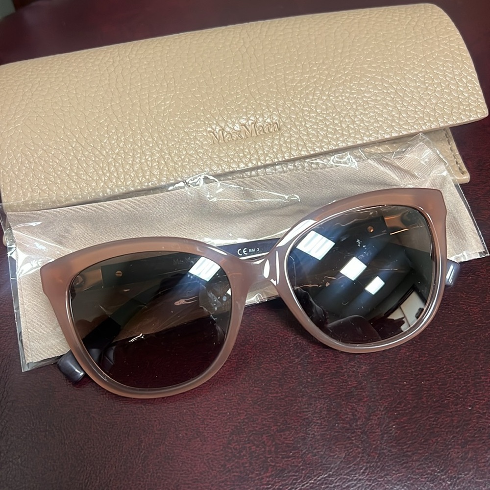 MaxMara sunglasses in case with cloth in plastic
